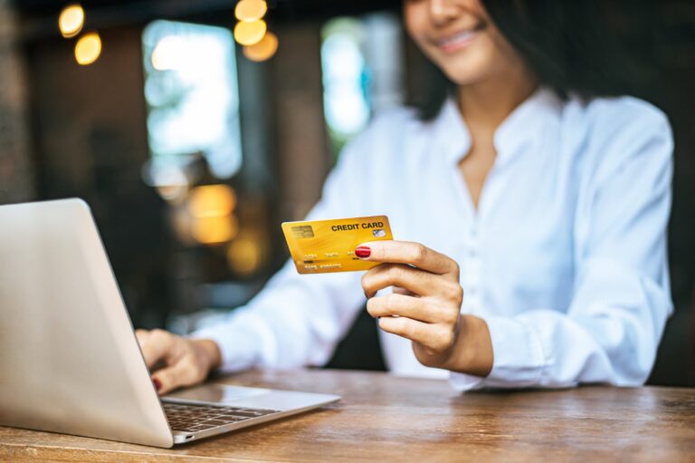 Efeitos Positivos E Negativos Do Uso Do Cartão De Crédito - Cartão De Crédito